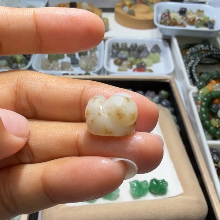 我***静和田玉未镶嵌珠宝奇石