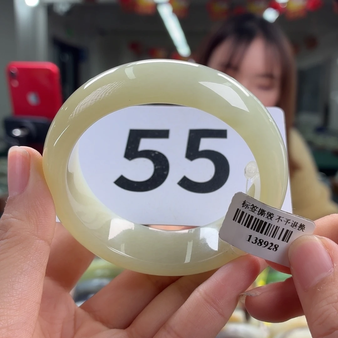 芝****和田玉未镶嵌手镯