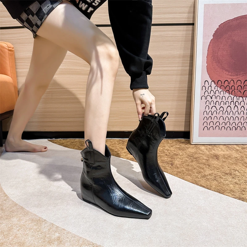 秋冬英伦风方头内增高瘦瘦靴后拉链短筒靴时尚百搭短靴高跟女靴子