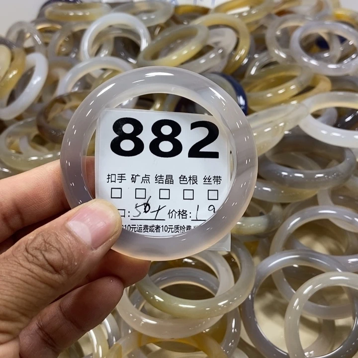O***.玛瑙/玉髓手镯未镶嵌