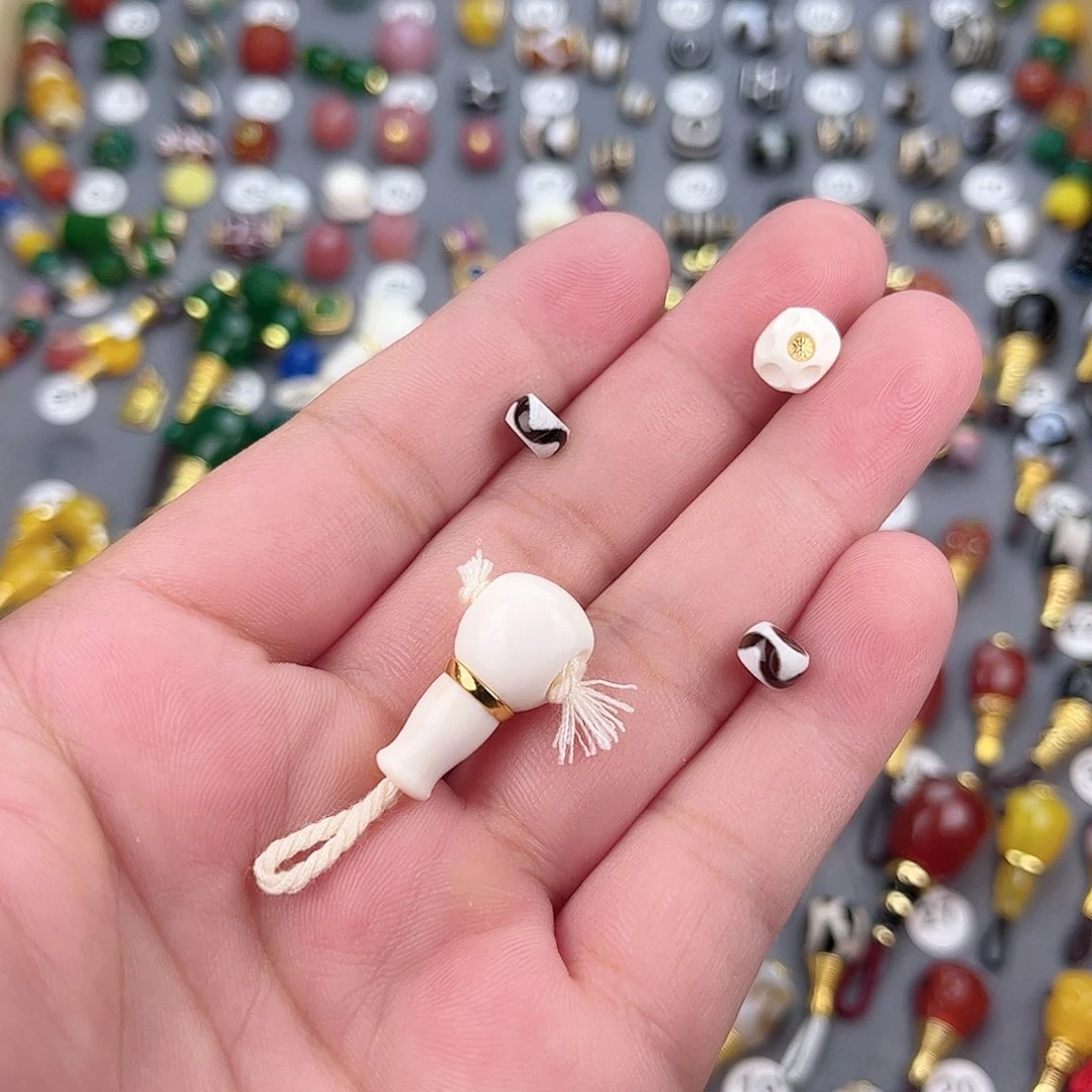 教***练玛瑙/玉髓饰品未镶嵌