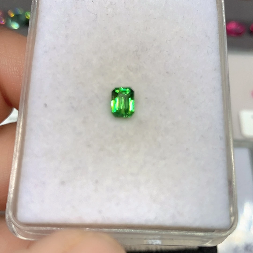 石榴石（沙弗莱）裸石未镶嵌