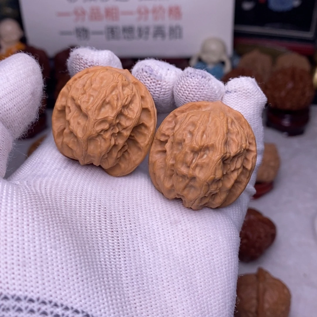 文玩核桃吊坠野狼