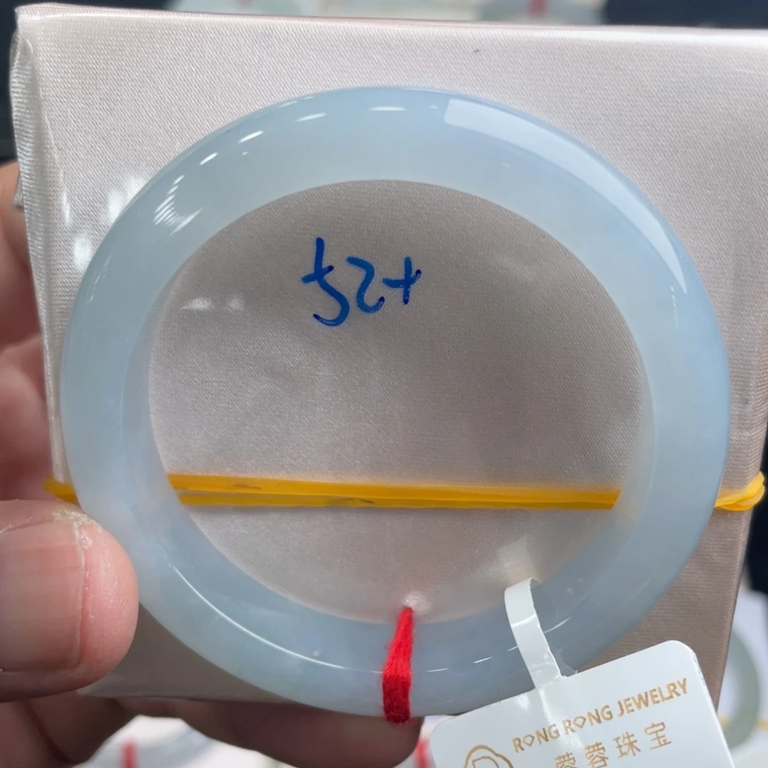 翡翠手镯未镶嵌翡翠手镯