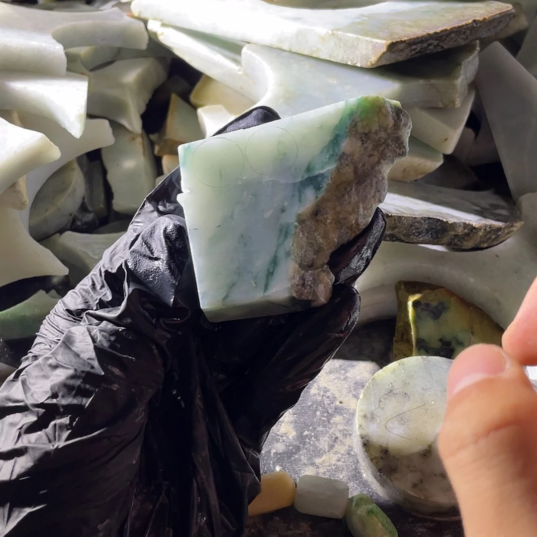 翡翠挂件未镶嵌定制翡翠毛料片料