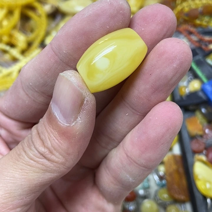 蜜蜡未镶嵌裸石吊坠