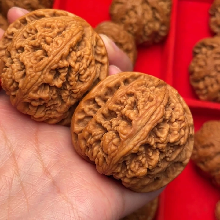 秦岭野生文玩核桃