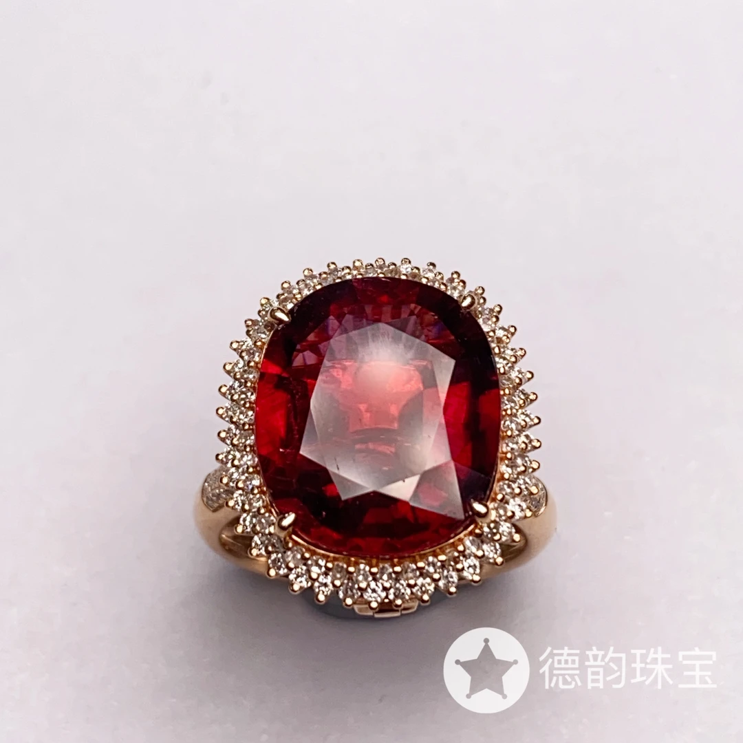 18K金镶嵌碧玺戒指