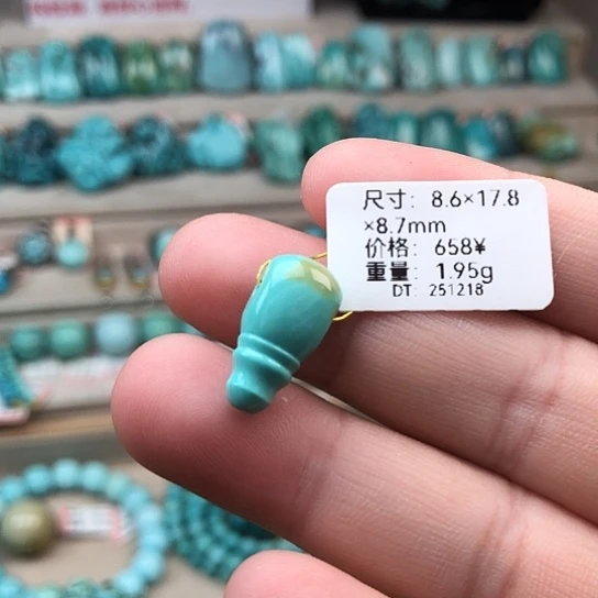 绿松石未镶嵌珠宝奇石三通