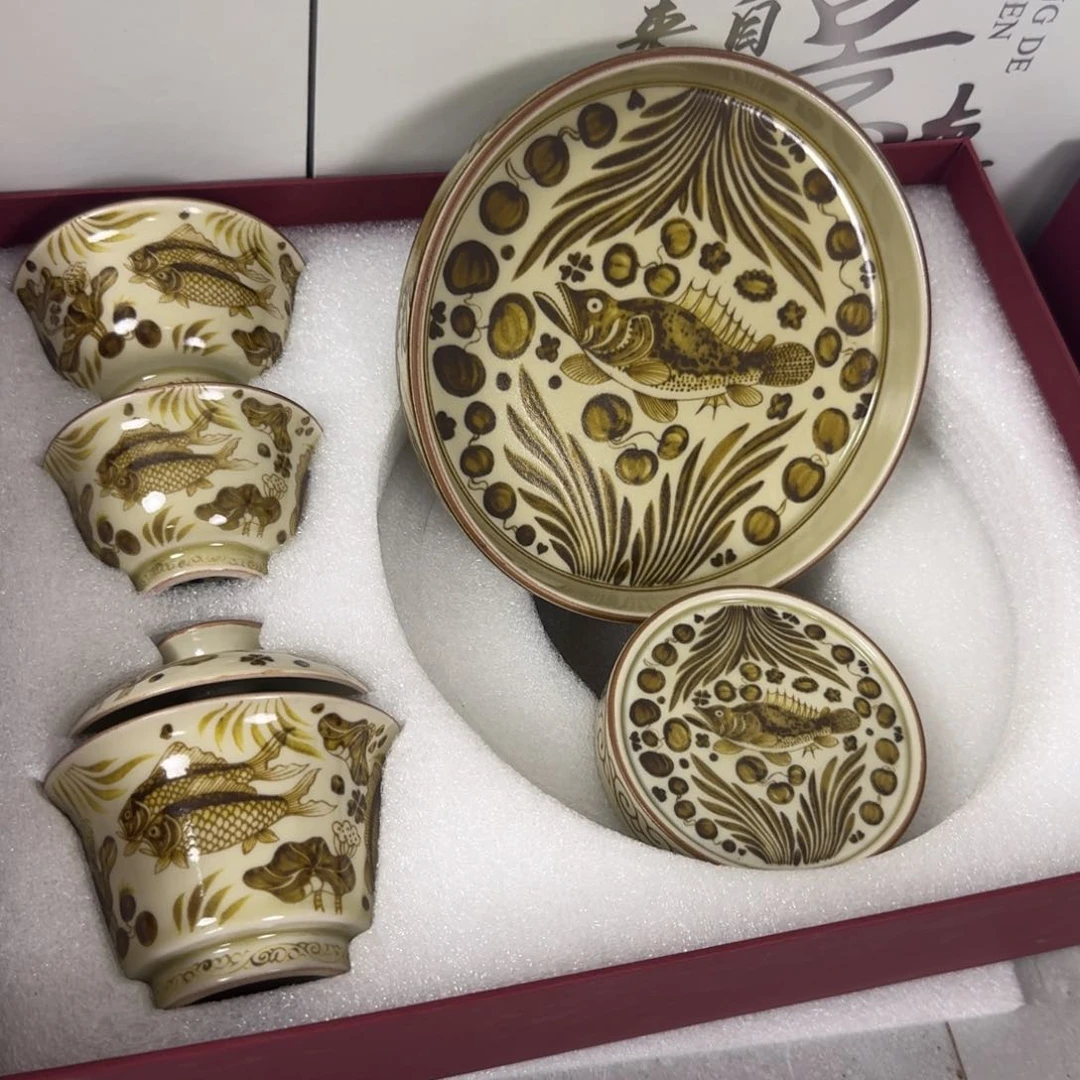 杯琴**画釉里金鱼藻纹五件套