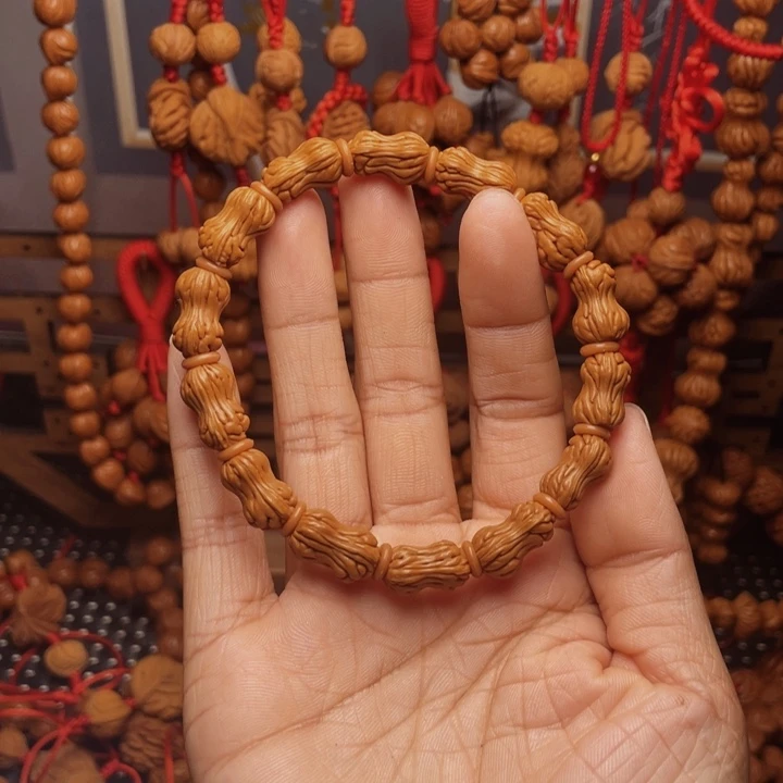 木质类龙纹桃枭挂件