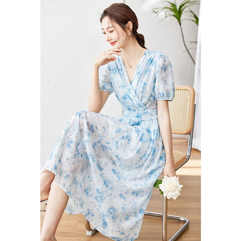 *V领碎花连衣裙女2025夏季新款收腰显瘦a字裙气质裙M2067