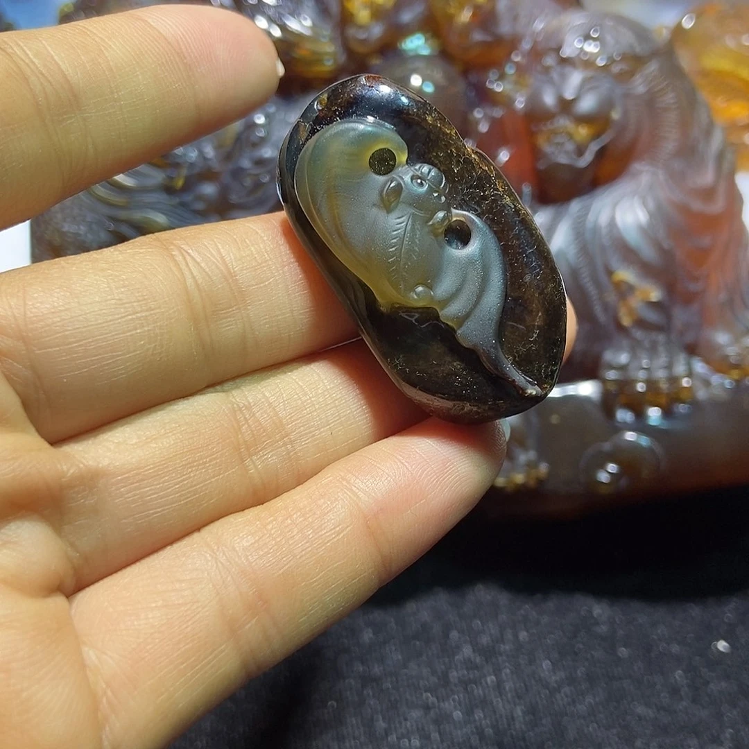 琥珀颈饰未镶嵌蝙蝠