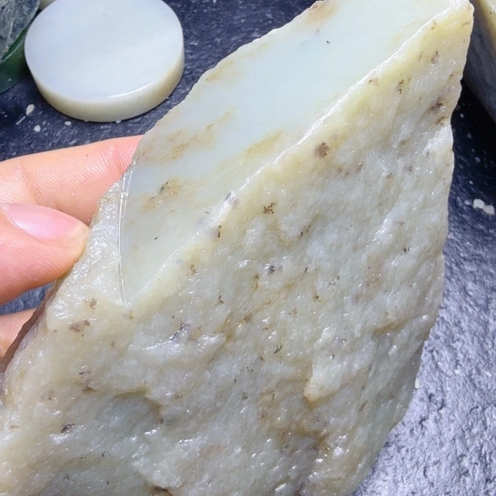 和田玉（糖玉）未镶嵌珠宝奇石