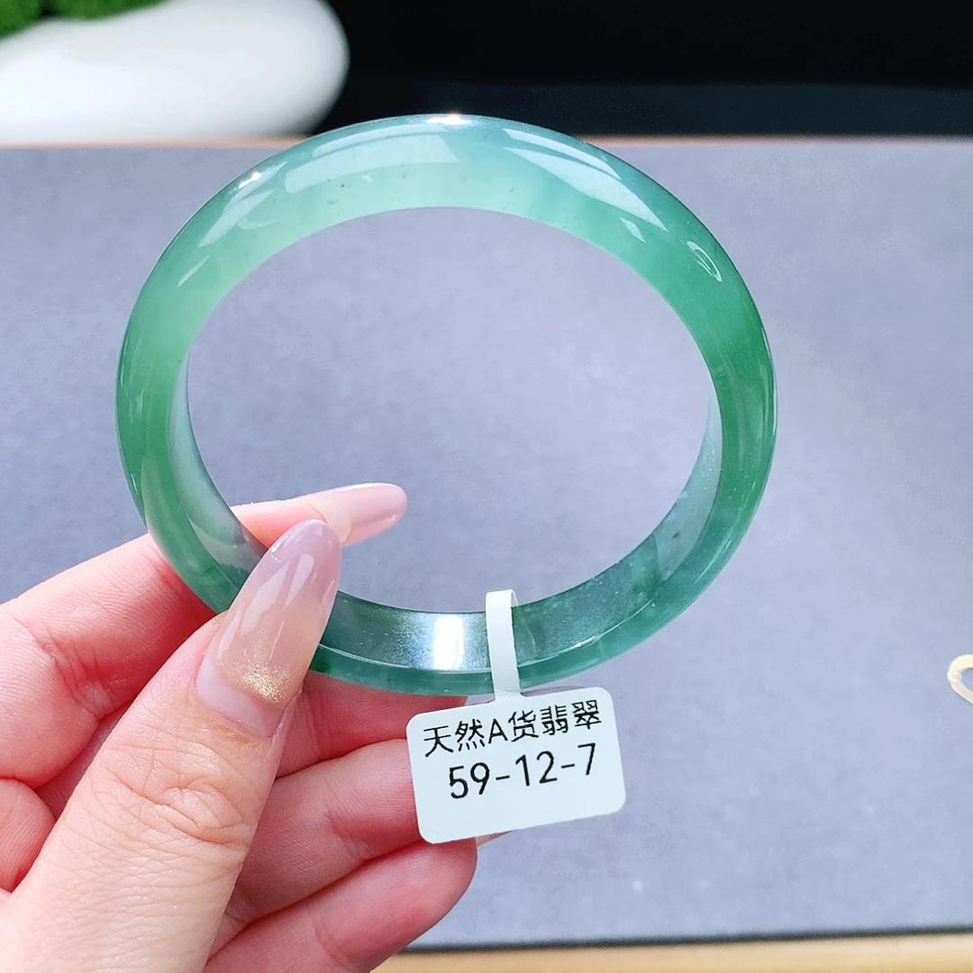 未镶嵌手镯（圆镯）翡翠
