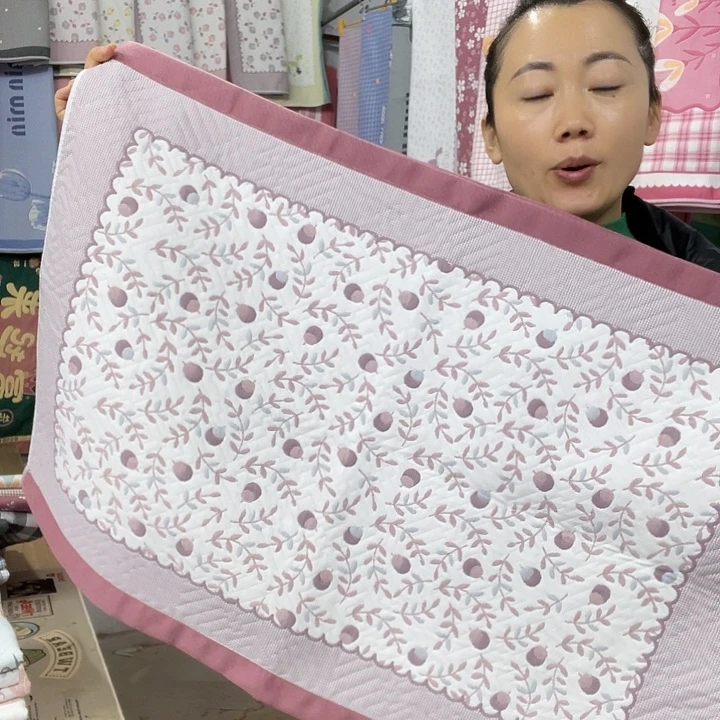 棉特价酒红色果实累累