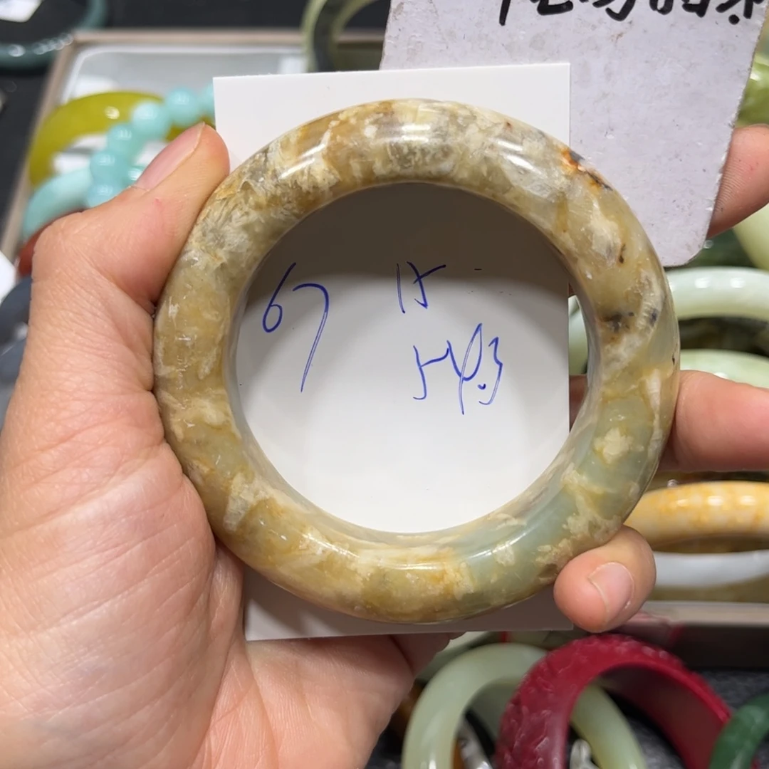 蛇纹石玉手镯未镶嵌芳****姐