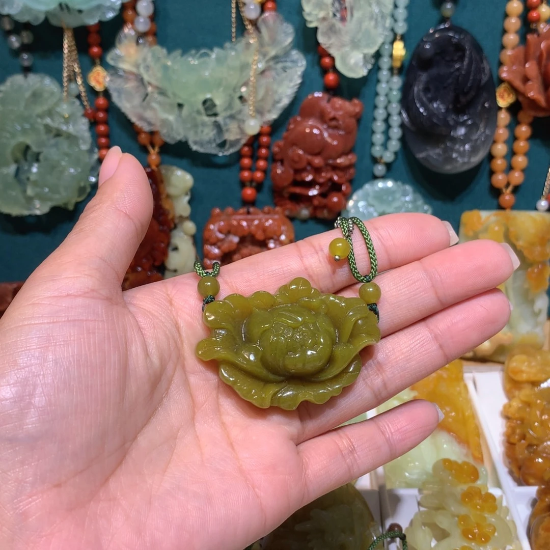 蛇纹石玉未镶嵌颈饰