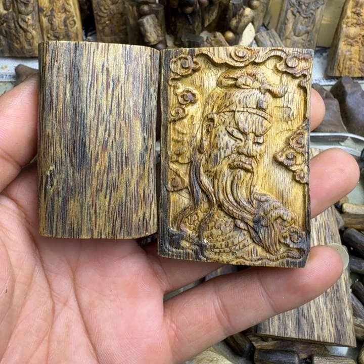 逆***鳞木奇楠雕刻牌加素牌