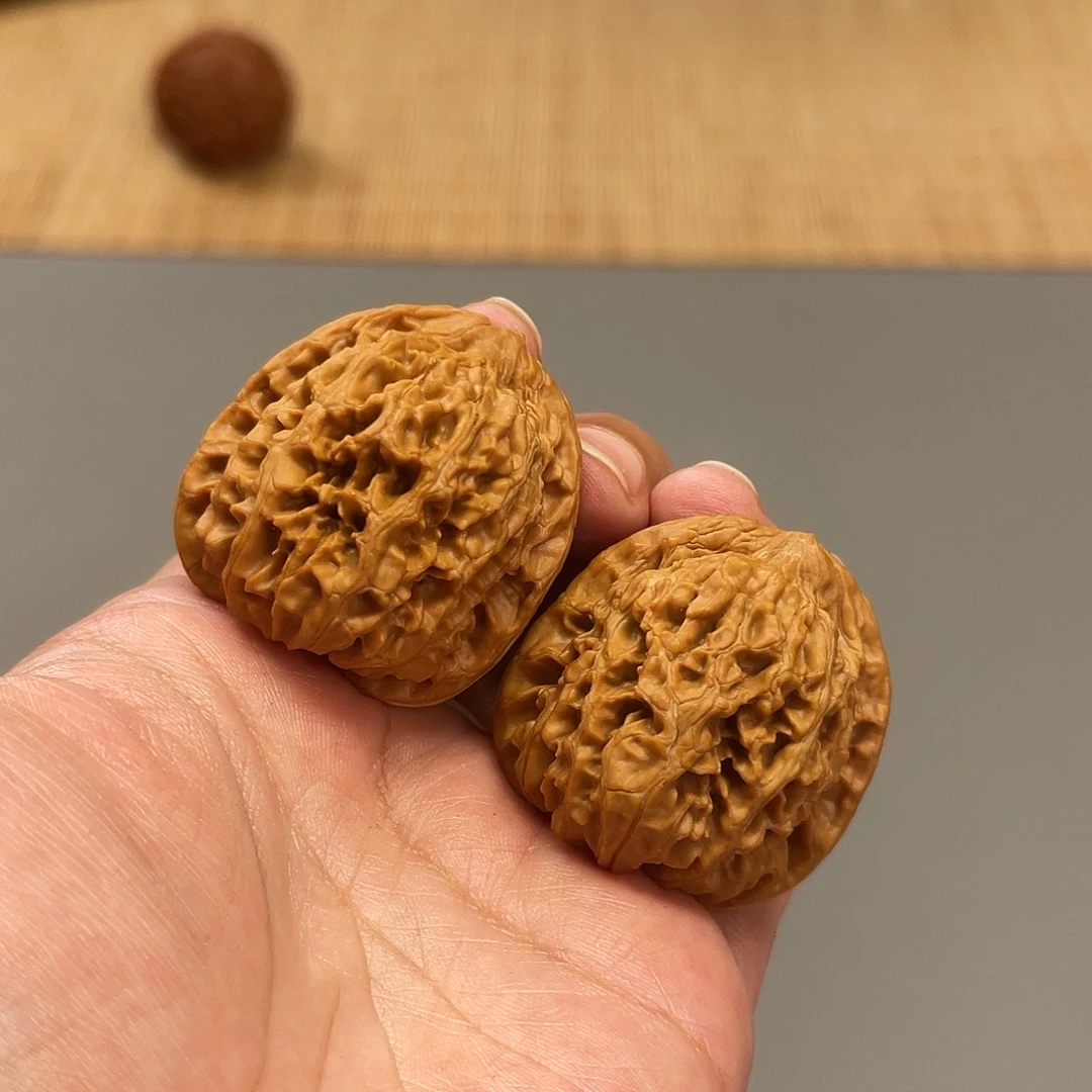 把件猴头核桃37×35玉麒麟CN2008