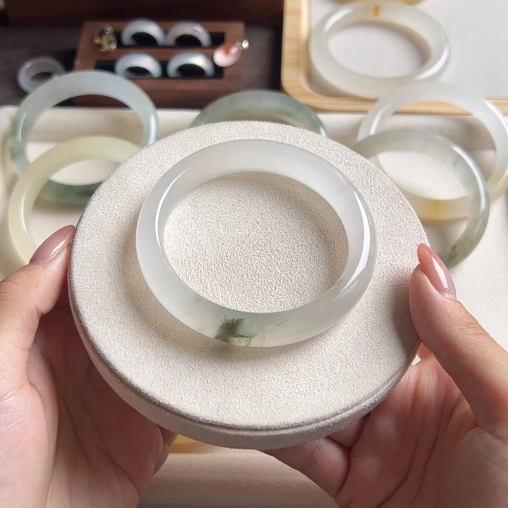 未镶嵌手镯石英质玉哦*～