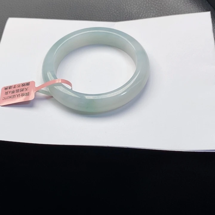 翡翠手镯未镶嵌翡翠手镯