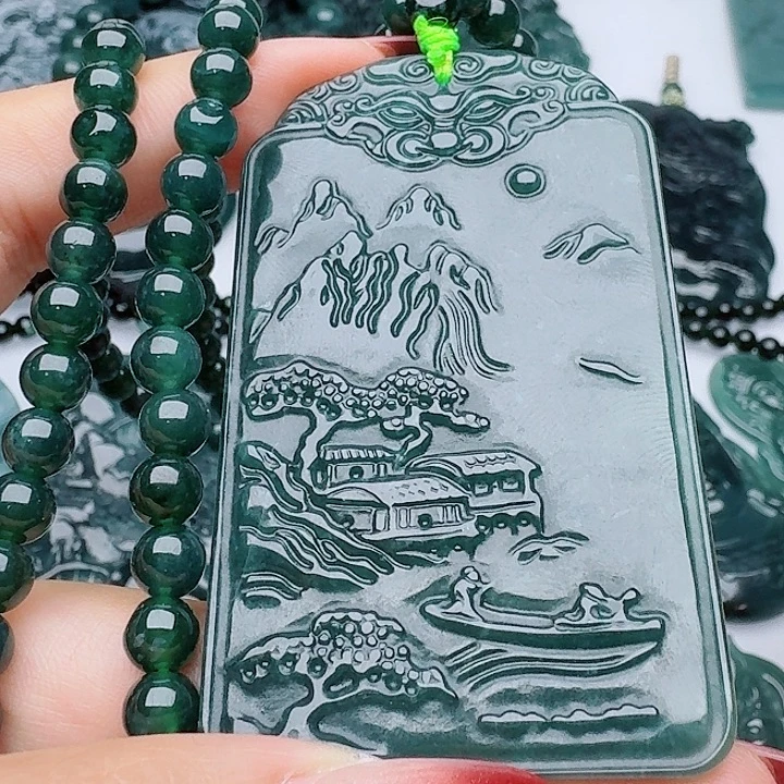 翡翠未镶嵌颈饰多样性发其一