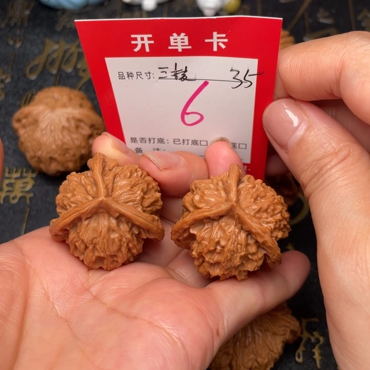 吊坠桃核文玩了吗