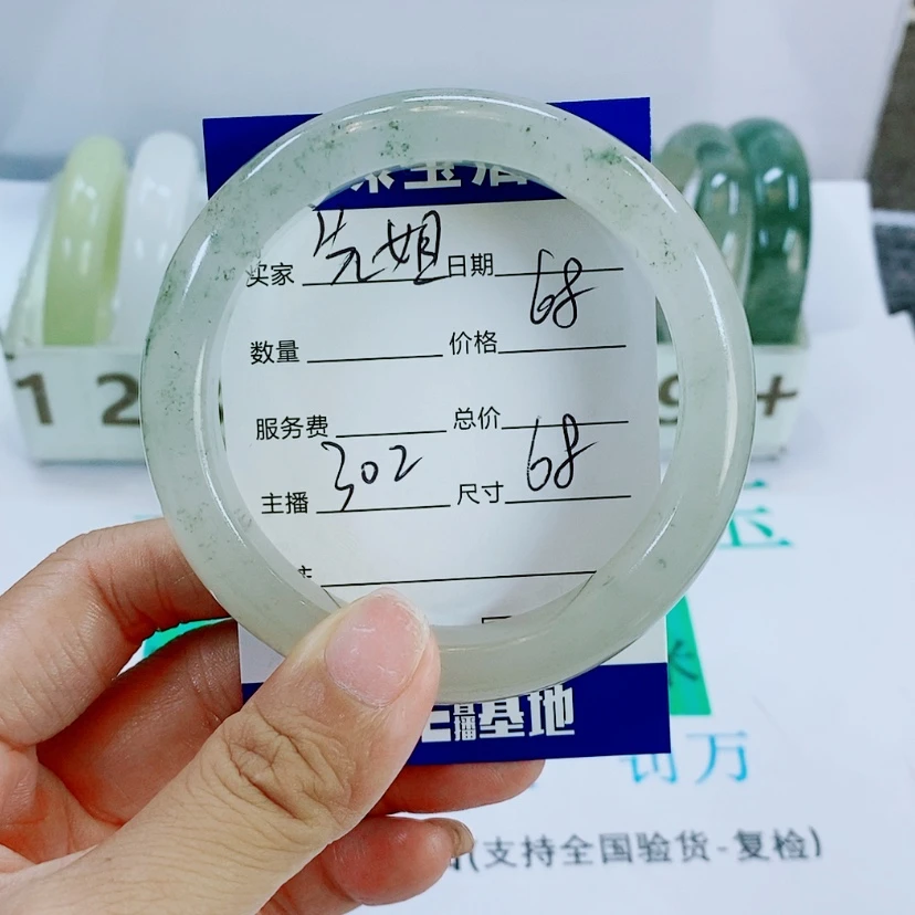【闪购商品】未镶嵌手镯石英质玉302