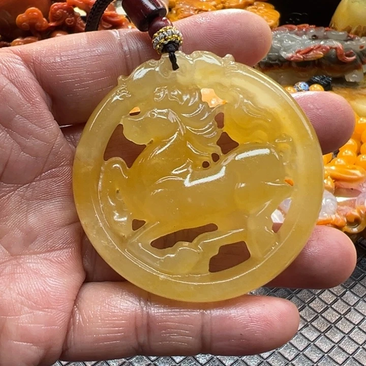 石英质玉（黄龙玉）颈饰未镶嵌