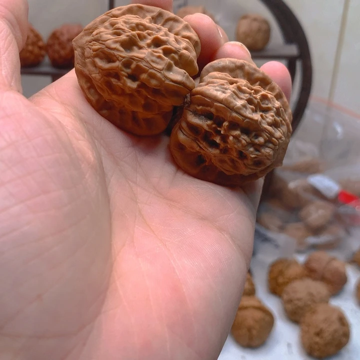 禁***私吊坠文玩核桃红岭鸡心