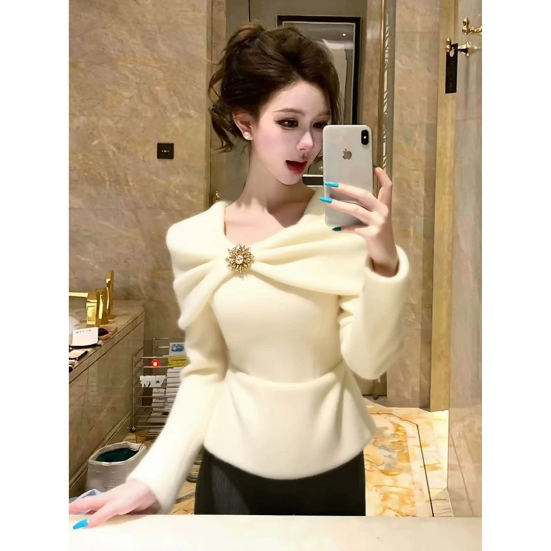 法式高级感扭结白色毛衣气质女士上衣秋冬独特漂亮立体花朵针织衫