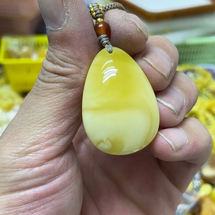 蜜蜡未镶嵌裸石吊坠