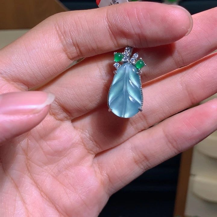 吊坠(不含链)未镶嵌翡翠