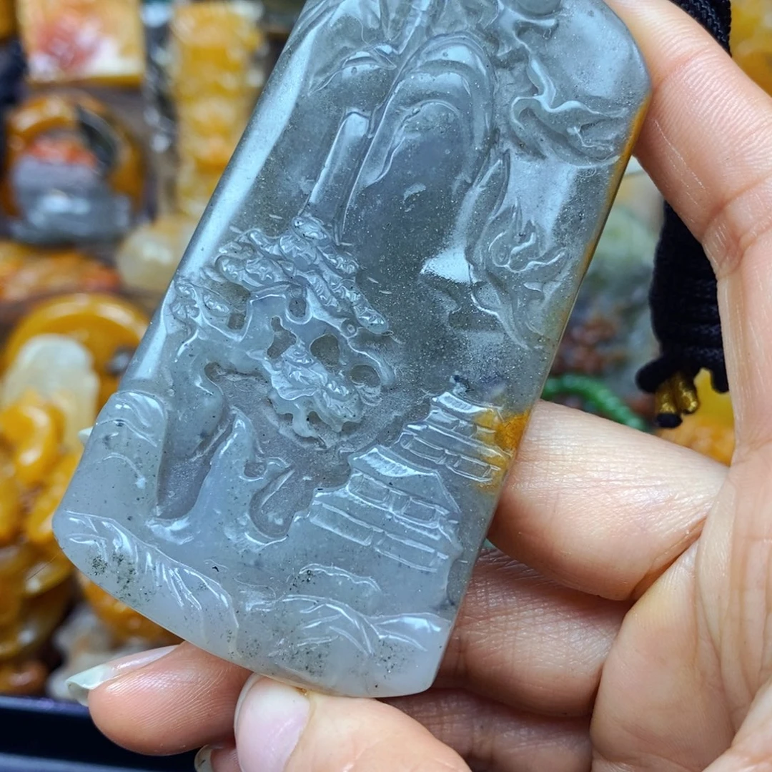 未镶嵌石英质玉（黄龙玉）颈饰