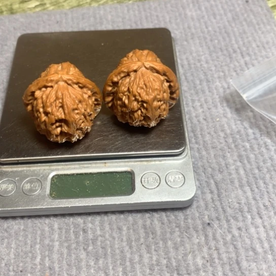 文玩核桃吊坠城****爷白狮