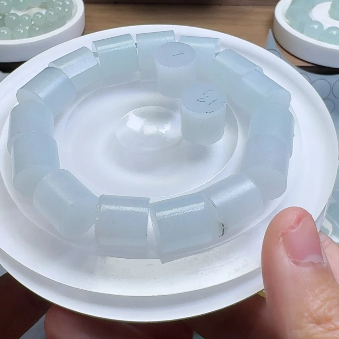 定制翡翠未镶嵌17颗12.5手串