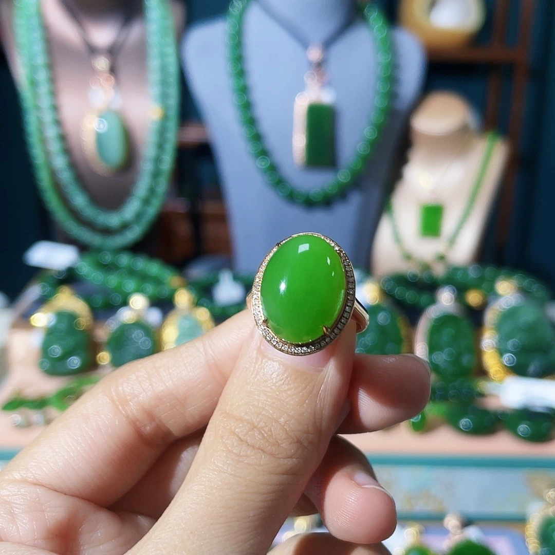 和田玉（碧玉）戒指18K金镶嵌