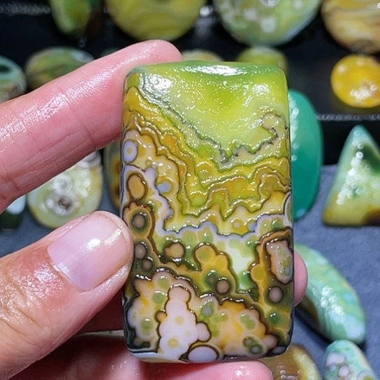 【闪购商品】未镶嵌玛瑙/玉髓珠宝奇石蓝**卫