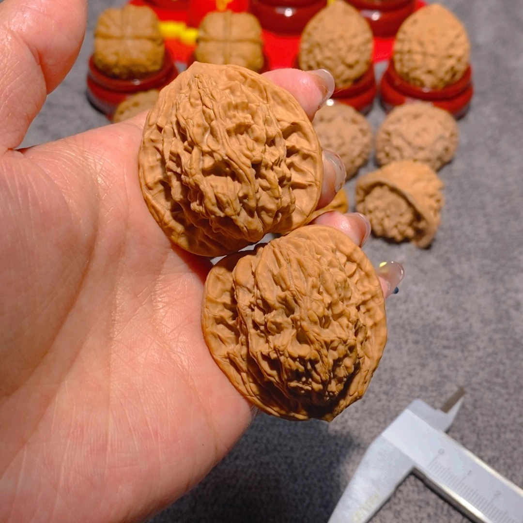 文玩核桃吊坠虎头40全品