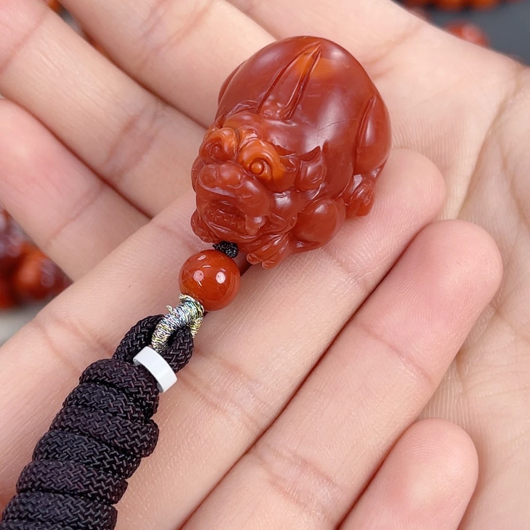 南红玛瑙未镶嵌川料锦红貔貅吊坠