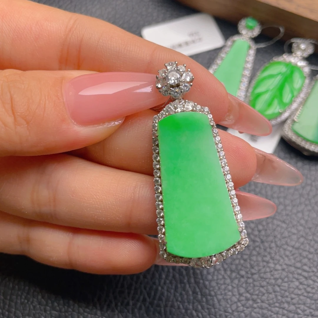 翡翠银S925镶嵌颈饰翡翠