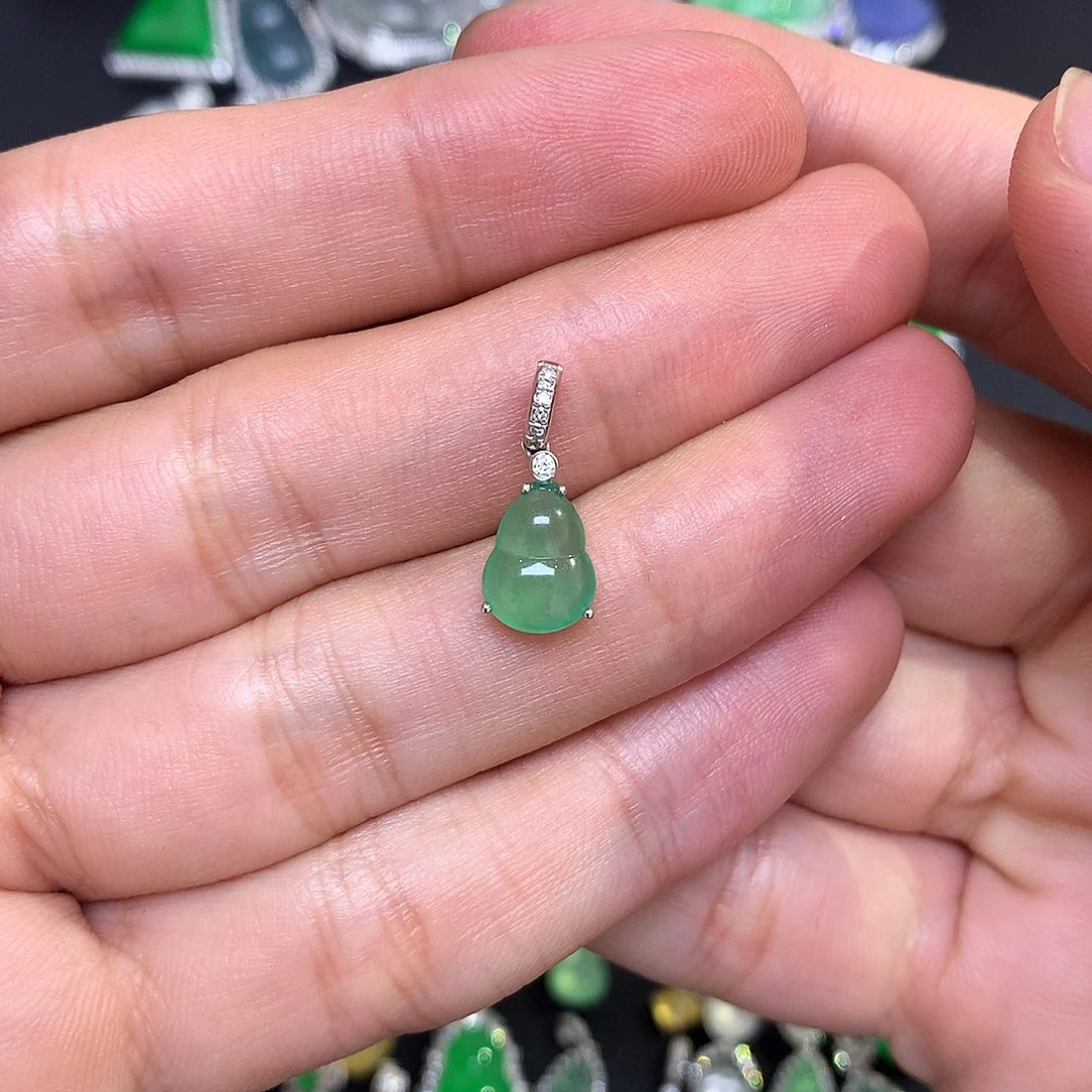 翡翠18K金镶嵌吊坠(不含链)绿葫芦