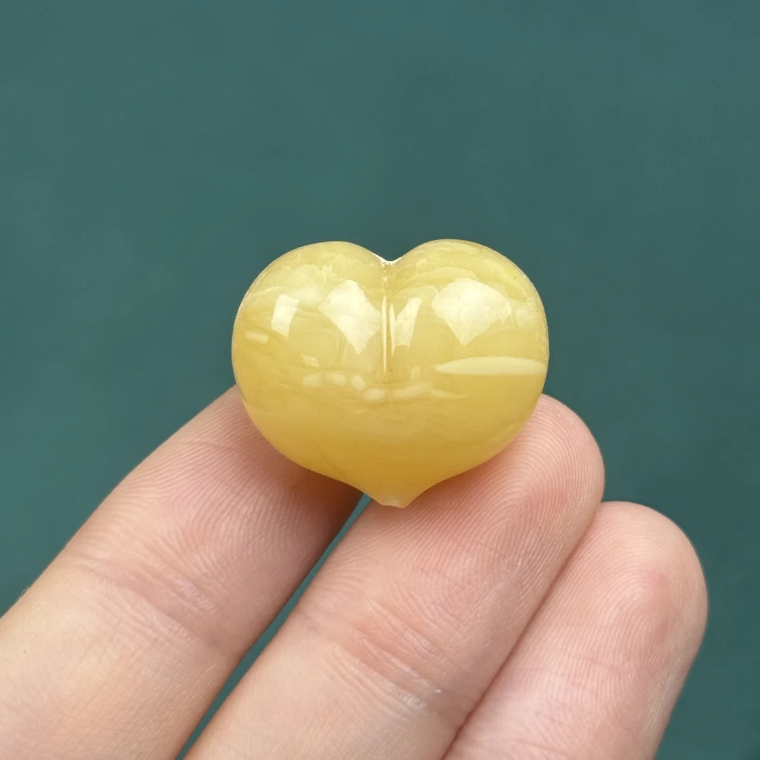 K9846天然原矿蜜蜡 满蜡屁桃爱心23*19*17mm 支持鉴定假一罚十