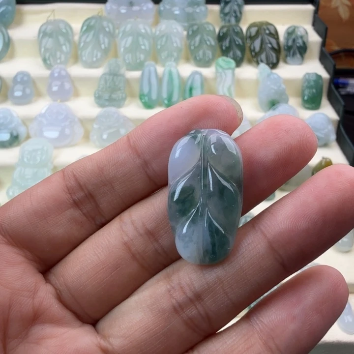 蕓***涯翡翠未镶嵌颈饰翡翠