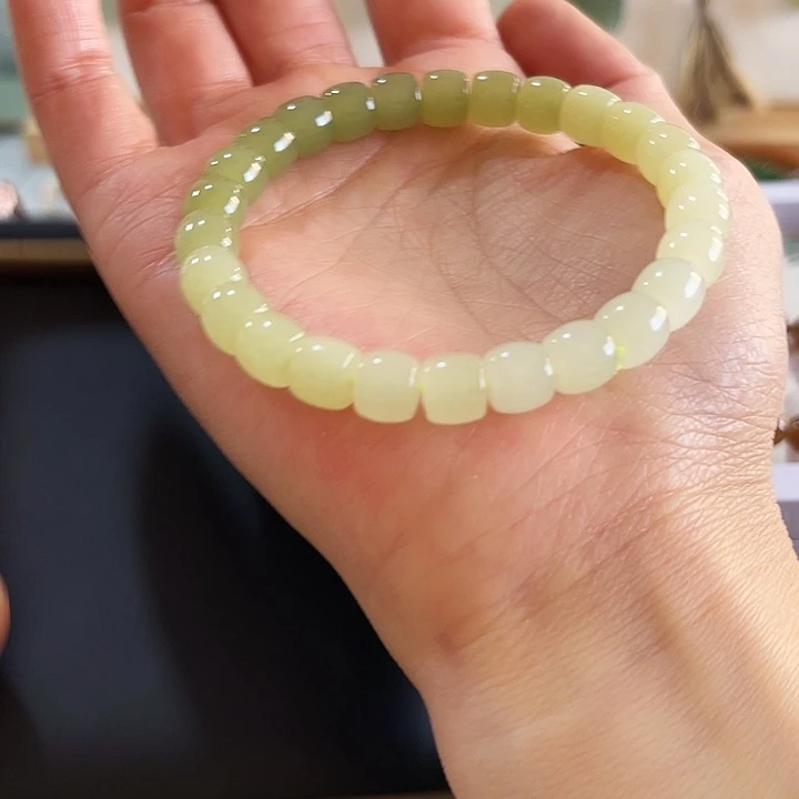 用***5和田玉未镶嵌颈饰