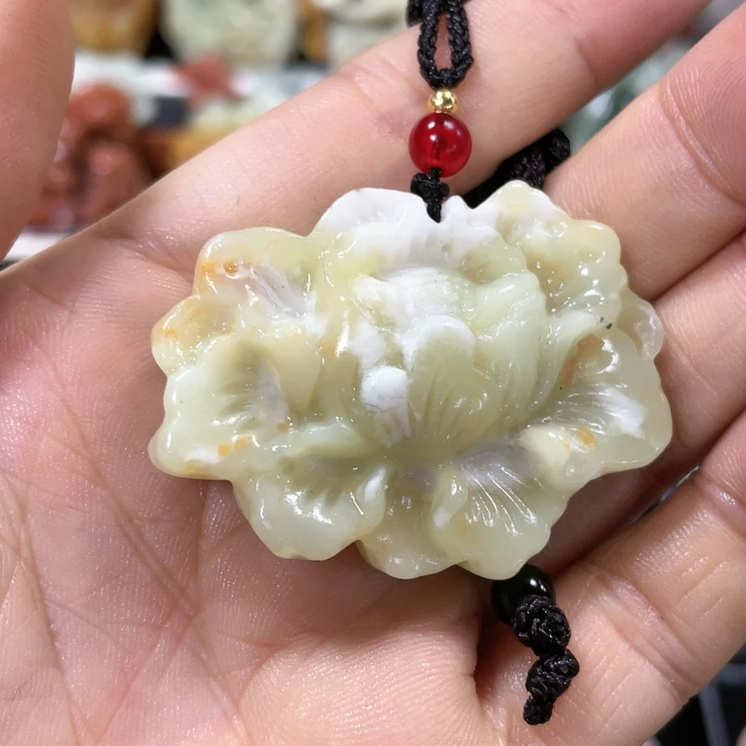 蛇纹石玉颈饰合金