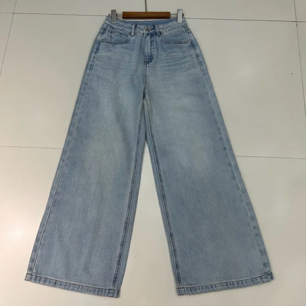 魅女坊-蓝色牛仔阔腿裤