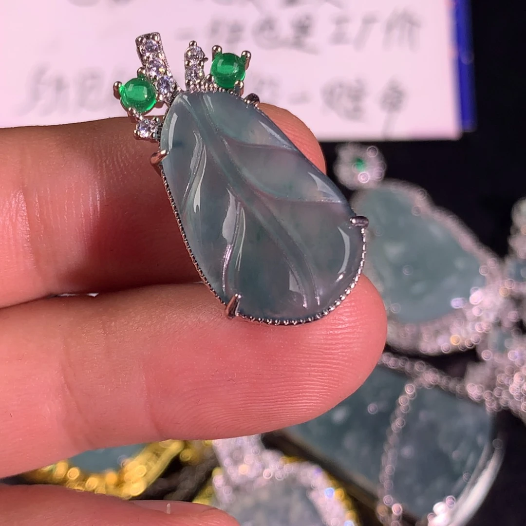 翡翠未镶嵌颈饰芭蕉叶