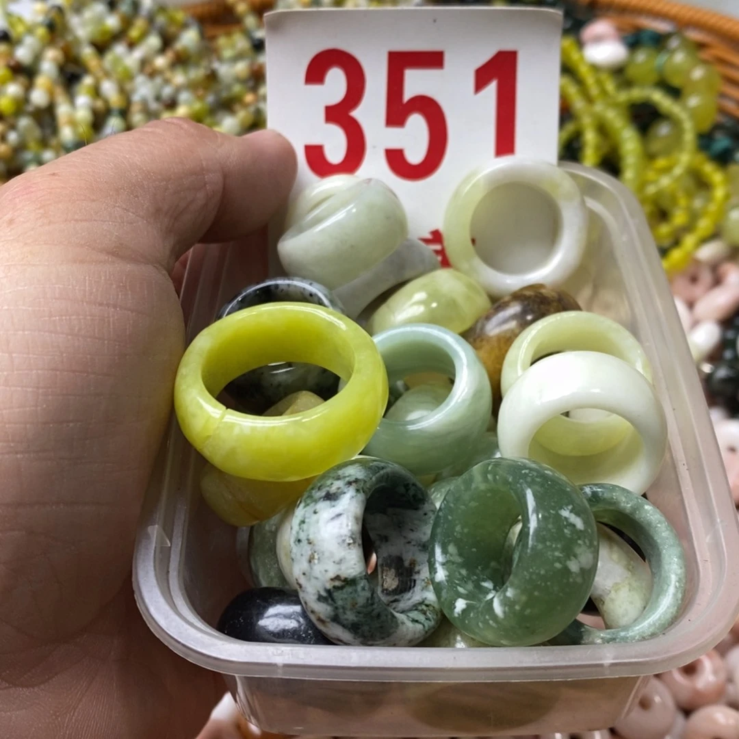 蛇纹石玉挂坠未镶嵌